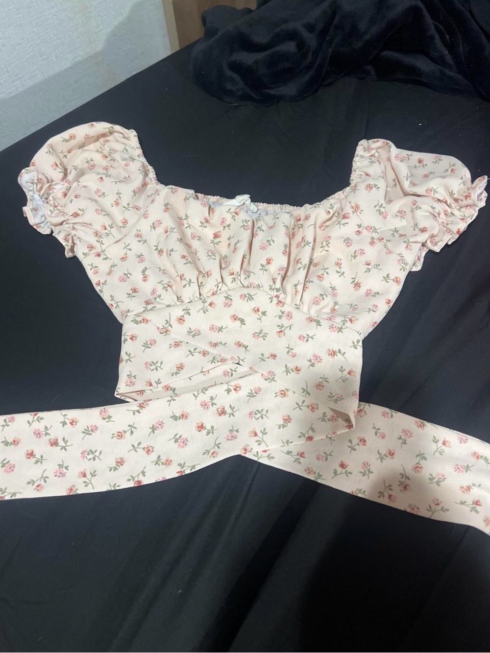 Smocked Floral Puff-Sleeve Crop Top in Light Pink